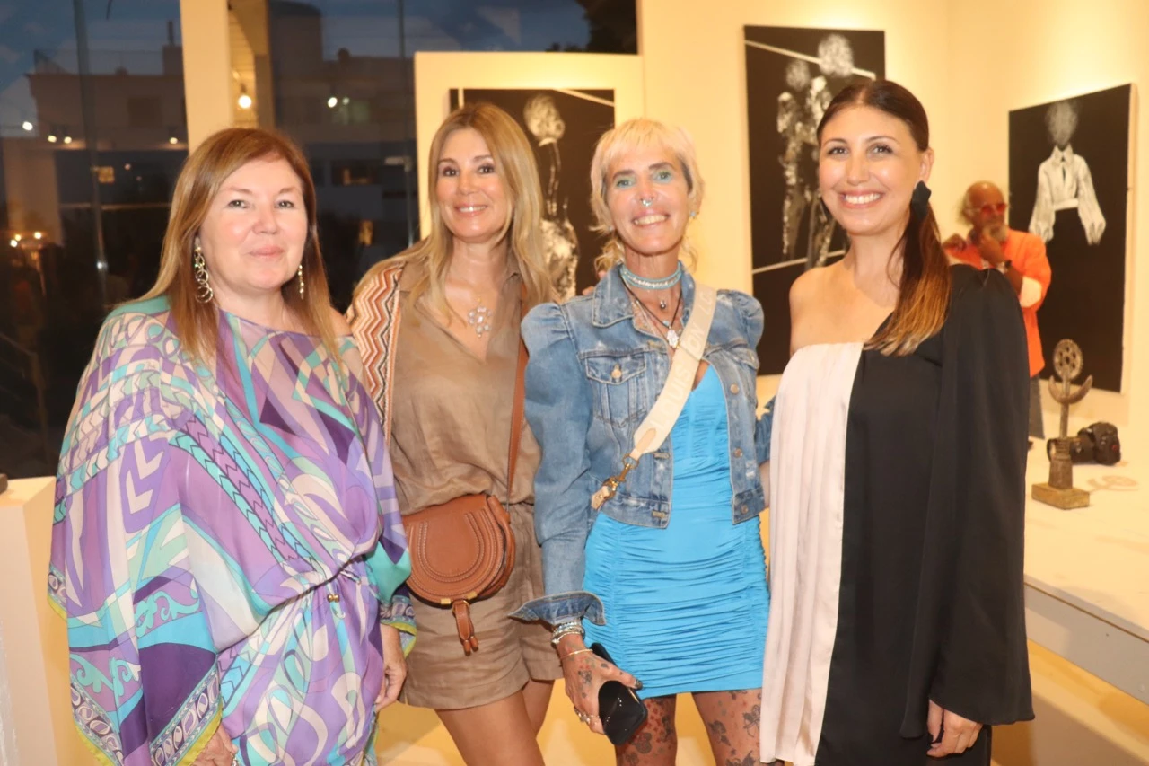 Marisa Koifman, Danisa Bevsic, Rox Lifchitz y Silvina Aminighini curadora de la muestra