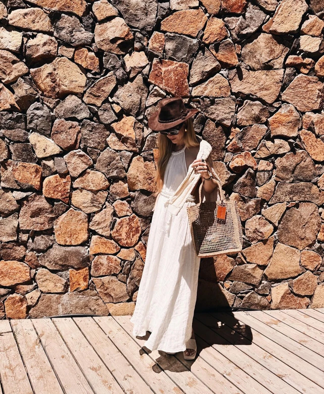 Accesorios destacados en marrón