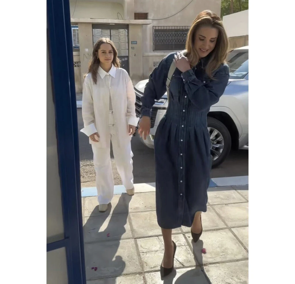 Rania de Jordania apostó por el jean y marcó tendencia 3