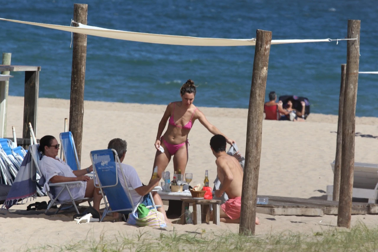 La familia Darín en la playa