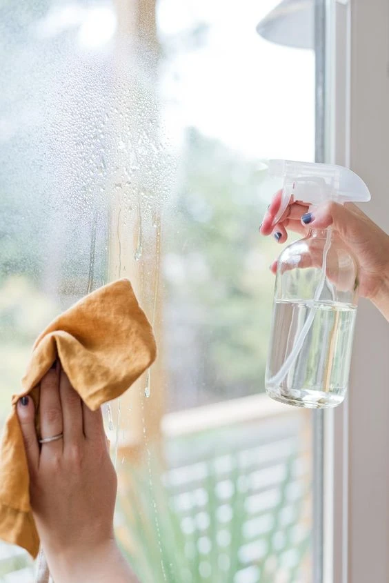Cómo limpiar vidrios: trucos y consejos para dejarlos impecables