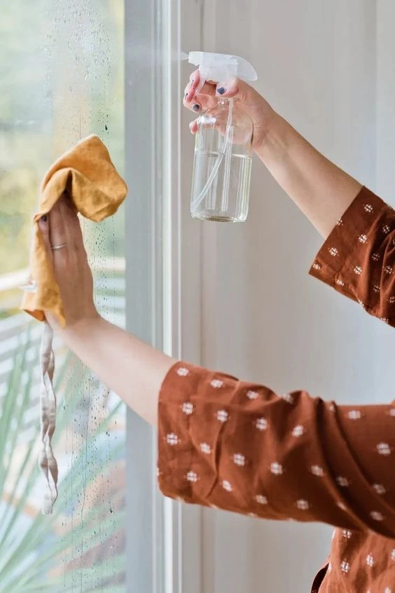 Cómo limpiar vidrios: trucos y consejos para dejarlos impecables