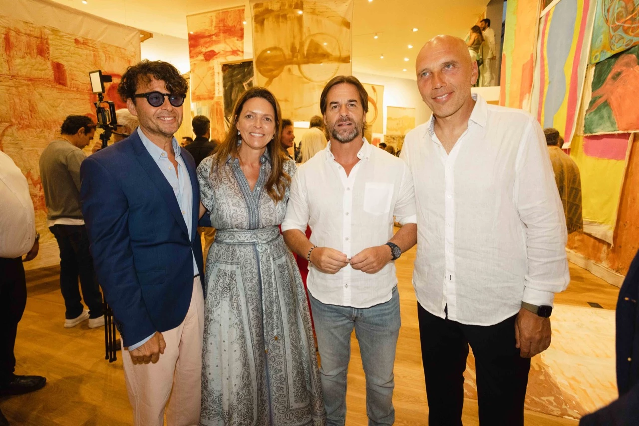 Wally Diamante, Virginia Cervieri, el presidente de Uruguay, Luis Lacalle Pou y Pablo Monsuárez en la inauguración de la Fundación Cervieri Monsuárez