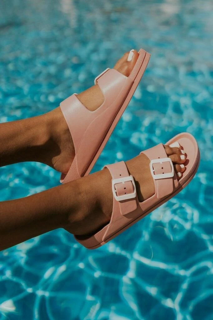 como cuidar los pies en verano y prevenir los hongos en las uñas