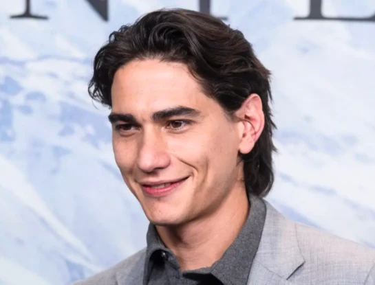 Enzo Vogrincic, la estrella de “La sociedad de la nieve”, junto a JW Anderson en París