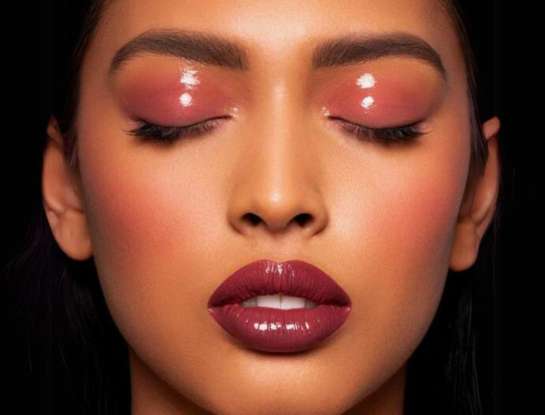 Qué son los glossy eyes: la tendencia en makeup que va a arrasar este 2024