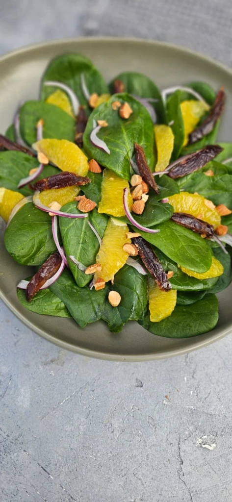 Ensalada marroquí de rúcula y naranja: la solución ideal para una cena de verano