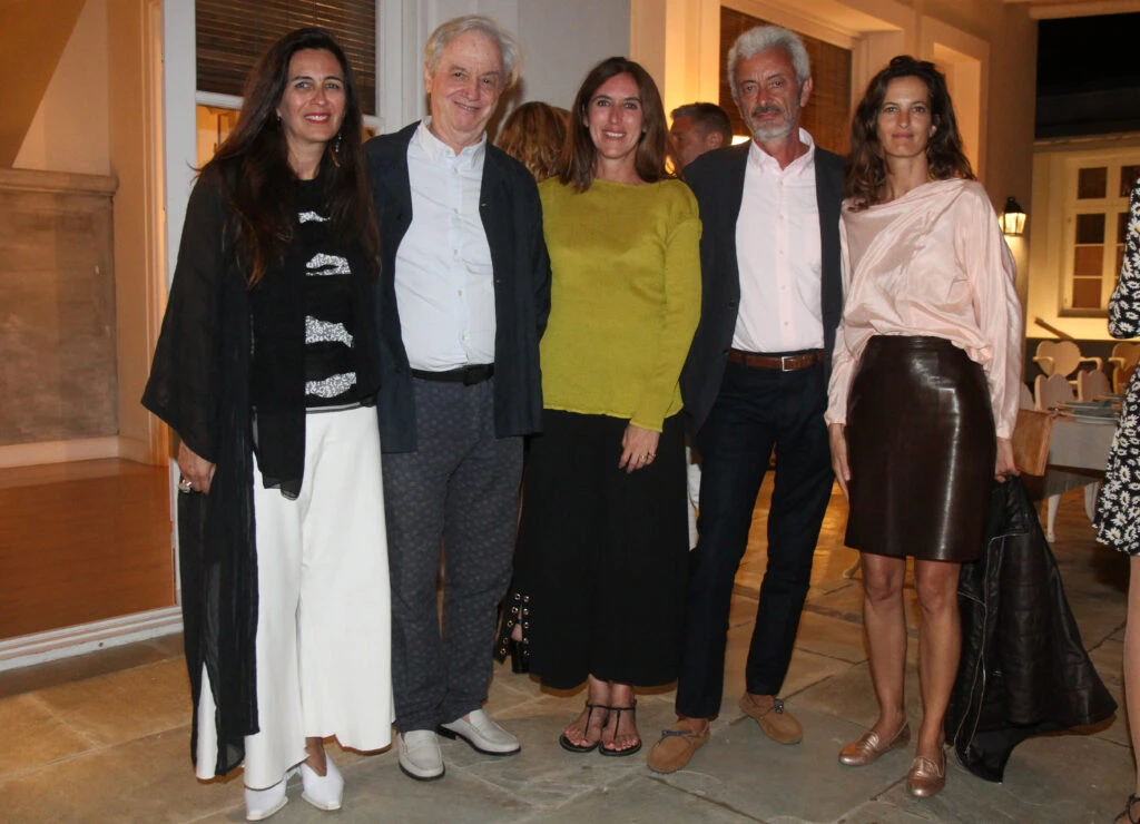 la Artista Paola Toto Blake, Gabriel Werthein, Victoria Noorthorn Directora del Museo de Arte Moderno de Buenos Aires su esposo el escritor Carlos Gamero y Sofia Silva de la Galeria Xippas