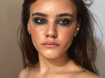 Vuelta a los 90s: de qué se trata la nueva tendencia grunge en maquillaje