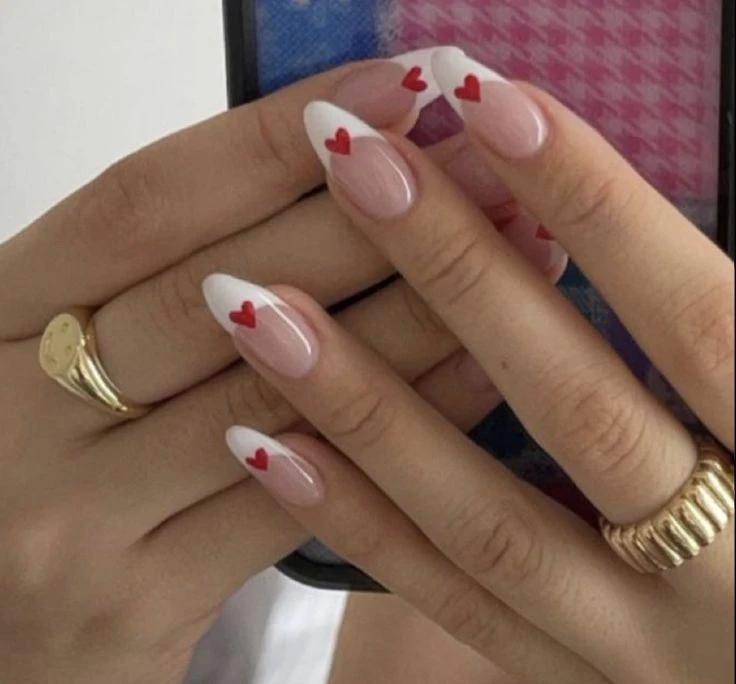 Así se llevan las ‘lover nails’, la manicura perfecta para celebrar este Día de los Enamorados