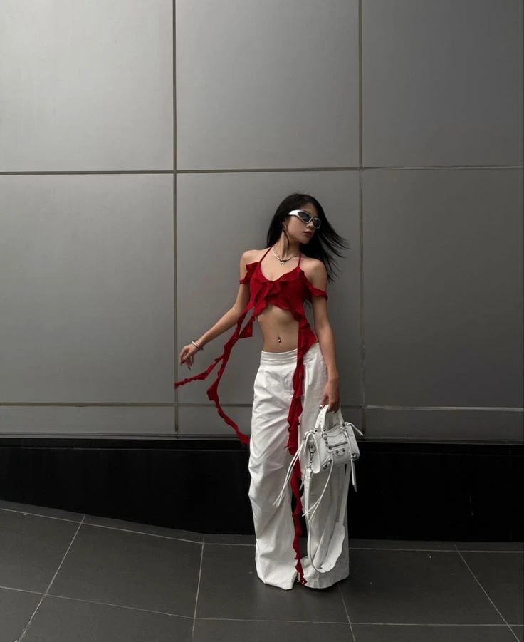 Alerta tendencia: Tini Stoessel y Juanita Tinelli imponen los tops de diseño