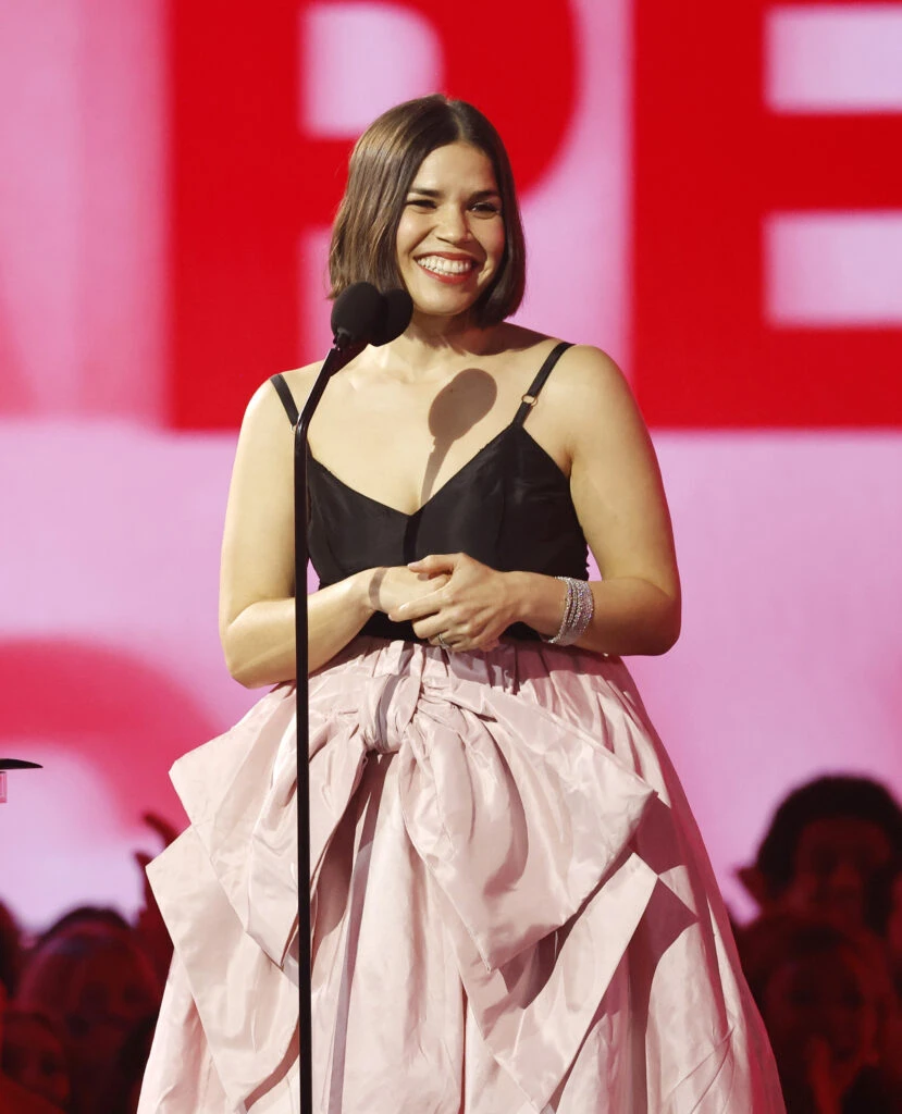 Vidriera: de Jennifer Aniston a Billie Eilish, los looks de los famosos en los People´s Choice Awards