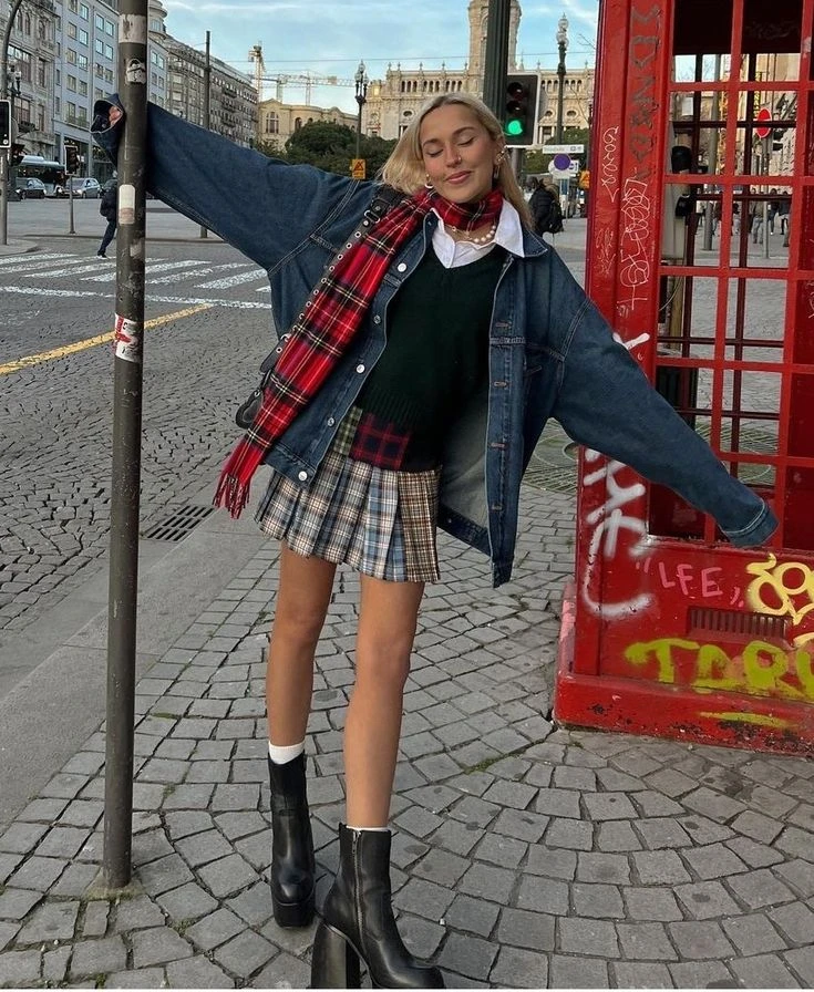 Guía de estilo: cómo usar el cuadrillé, el estampado que se impone este 2024