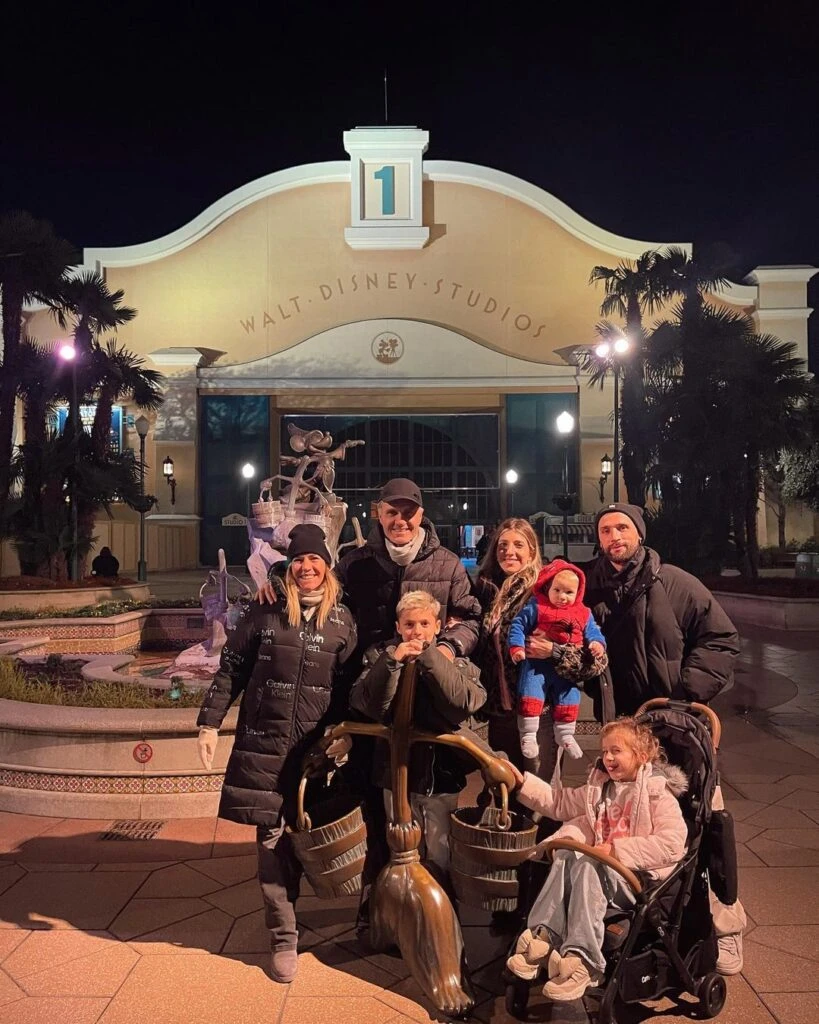 Las fotos de Vita, la hija de Cande Ruggeri, en los parques de Disney París