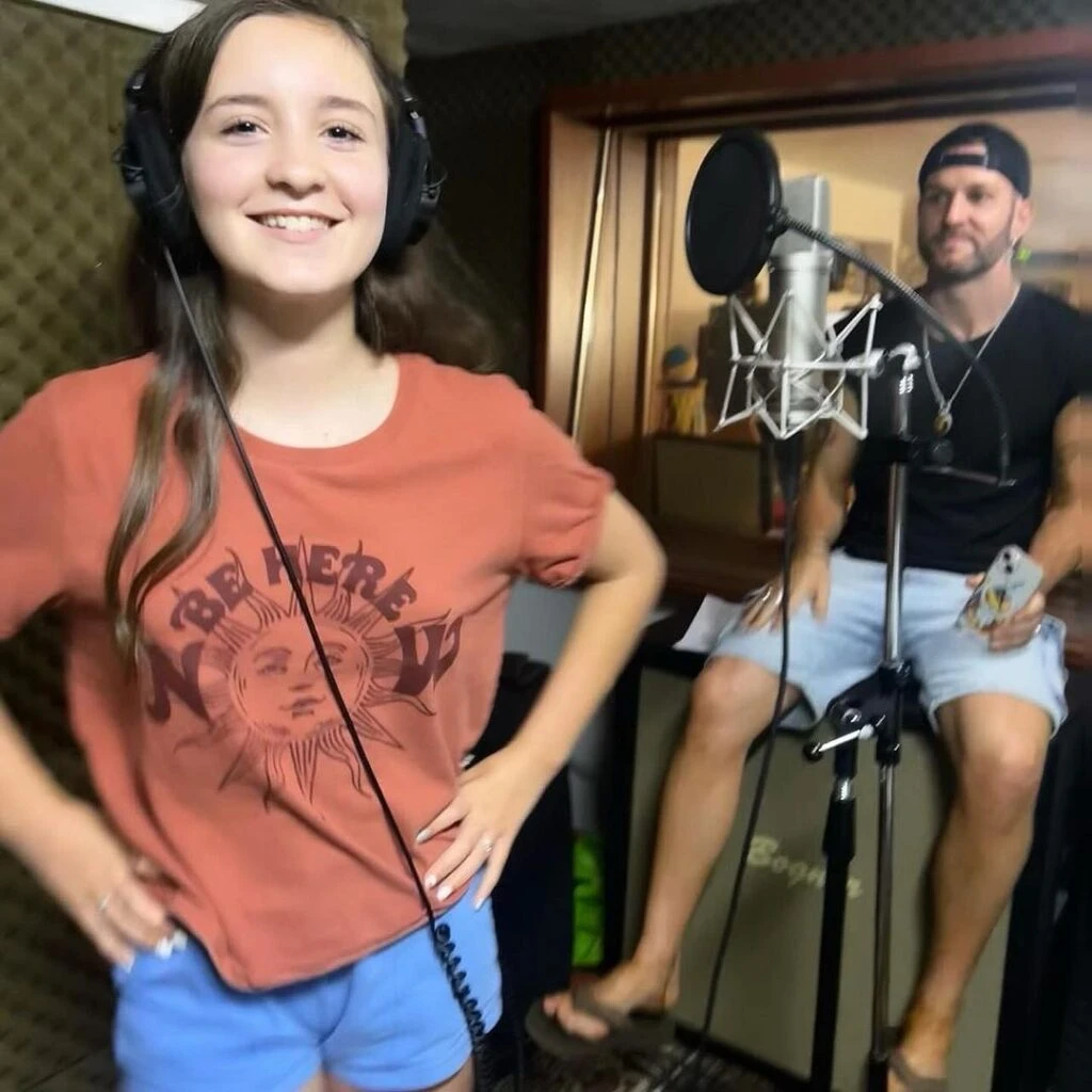 Axel presentó a su hija Agueda, que canta el tema de la novela Melissa