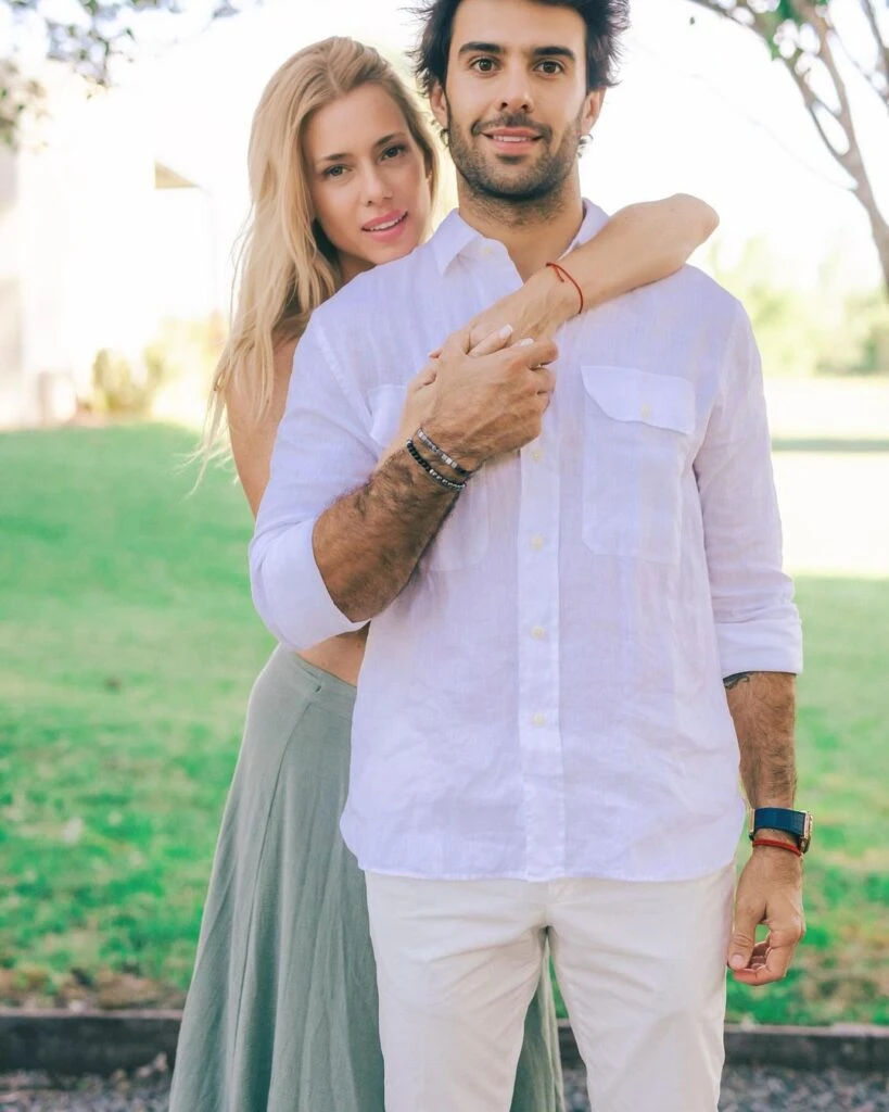 Nicole Neumann revelo las fotos del momento en el que guardaba su "pequeño secreto" con Manu Urcera