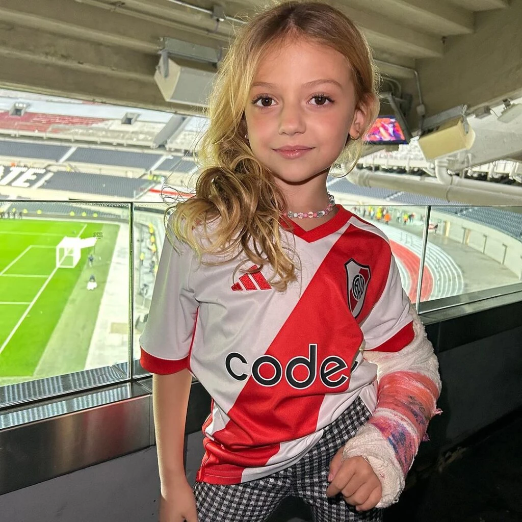 Así está Abrojito, la hija de Evangelina Anderson y Martín Demichelis, que cumplió 7 años