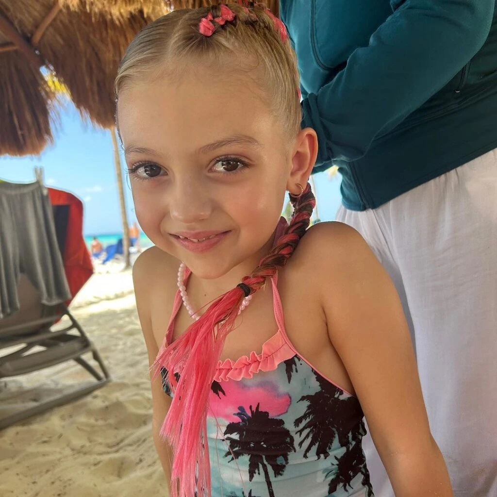 Así está Abrojito, la hija de Evangelina Anderson y Martín Demichelis, que cumplió 7 años