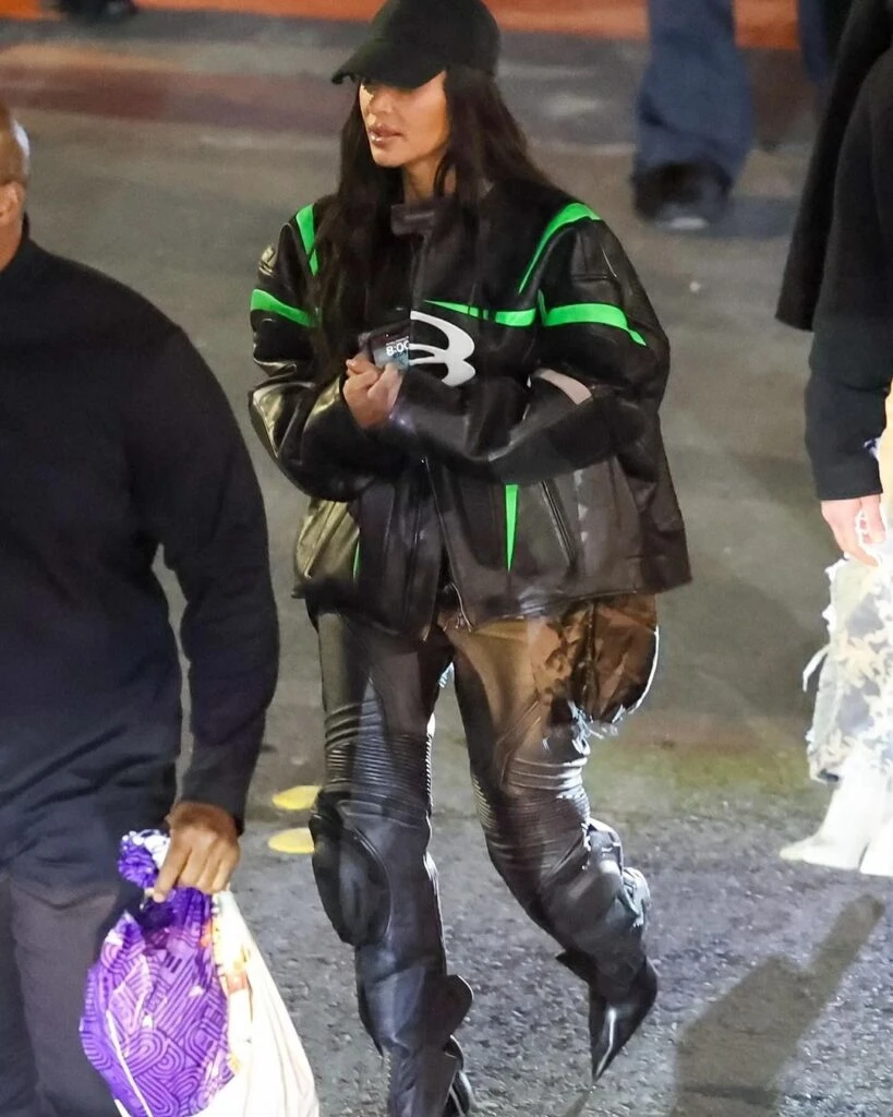 El look maximalista de Kim Kardashian