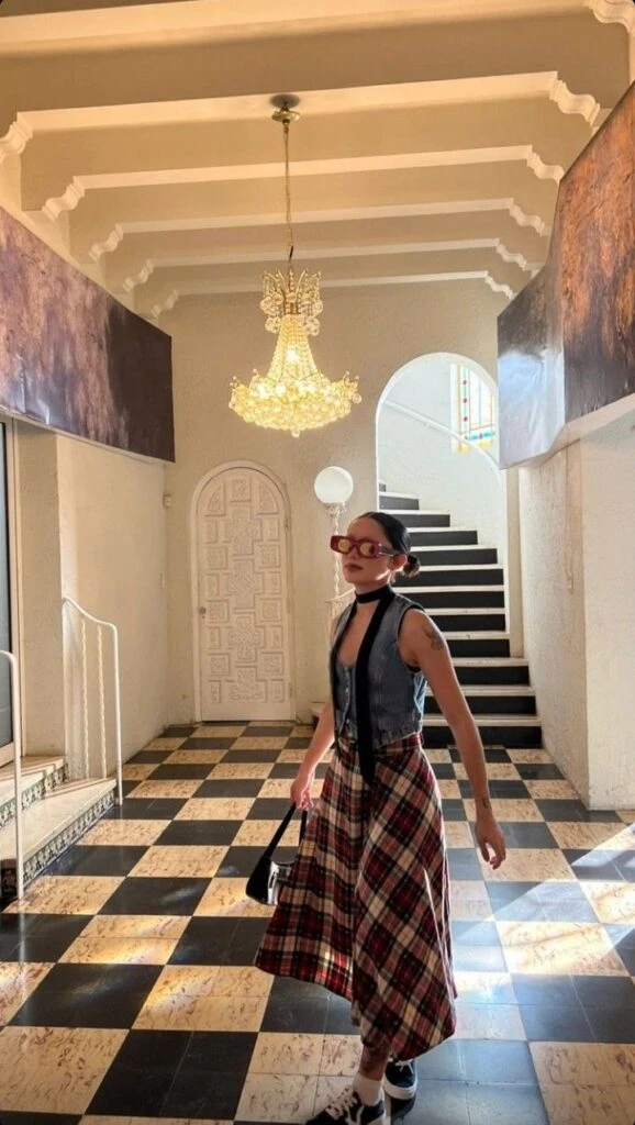 Guía de estilo: cómo usar el cuadrillé, el estampado que se impone este 2024