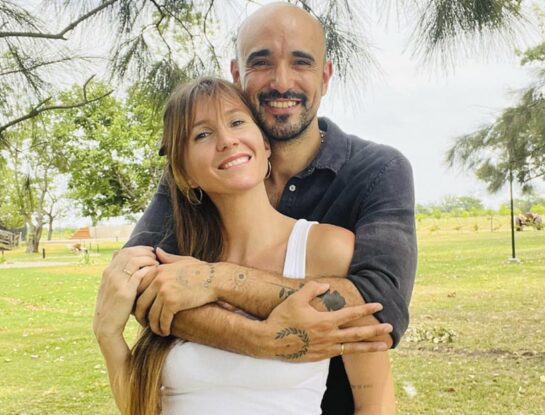 Abel Pintos reveló que volverá a ser padre: su esposa, Mora Calabrase, está embarazada