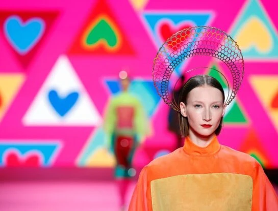 El lunar español se suma a la iconografía de Agatha Ruiz de la Prada en la colección que presentó en la Madrid Fashion Week