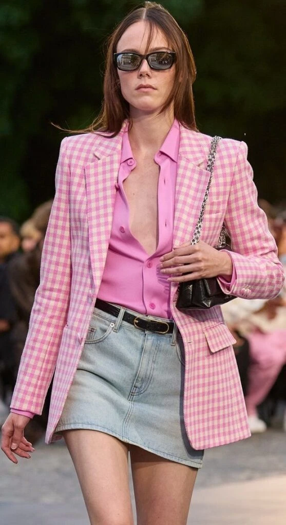 Guía de estilo: cómo usar el cuadrillé, el estampado que se impone este 2024