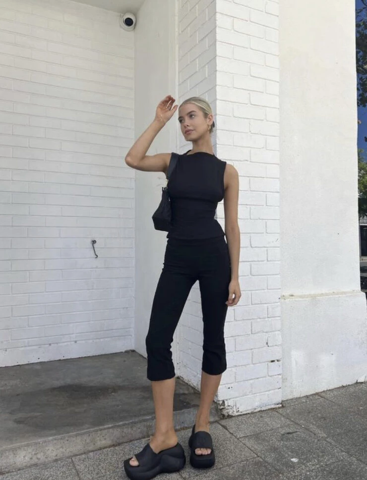 Así se usan los pantalones capri este verano 2024. Foto: Pinterest. 