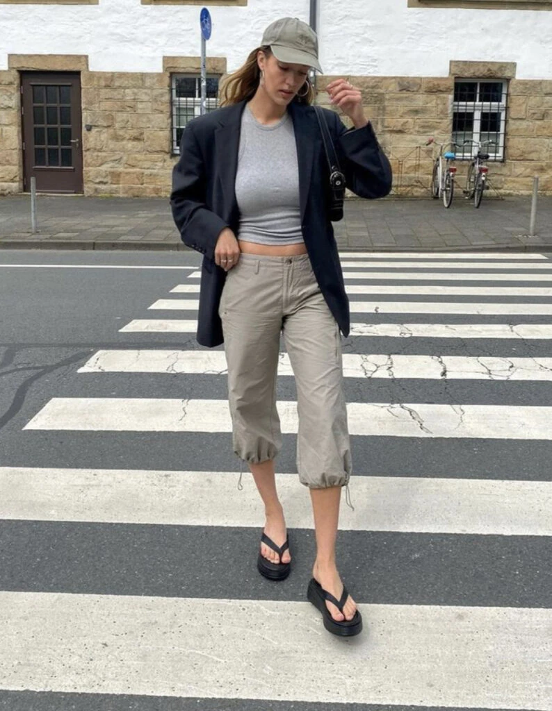 Así se usan los pantalones capri este verano 2024. Foto: Pinterest. 