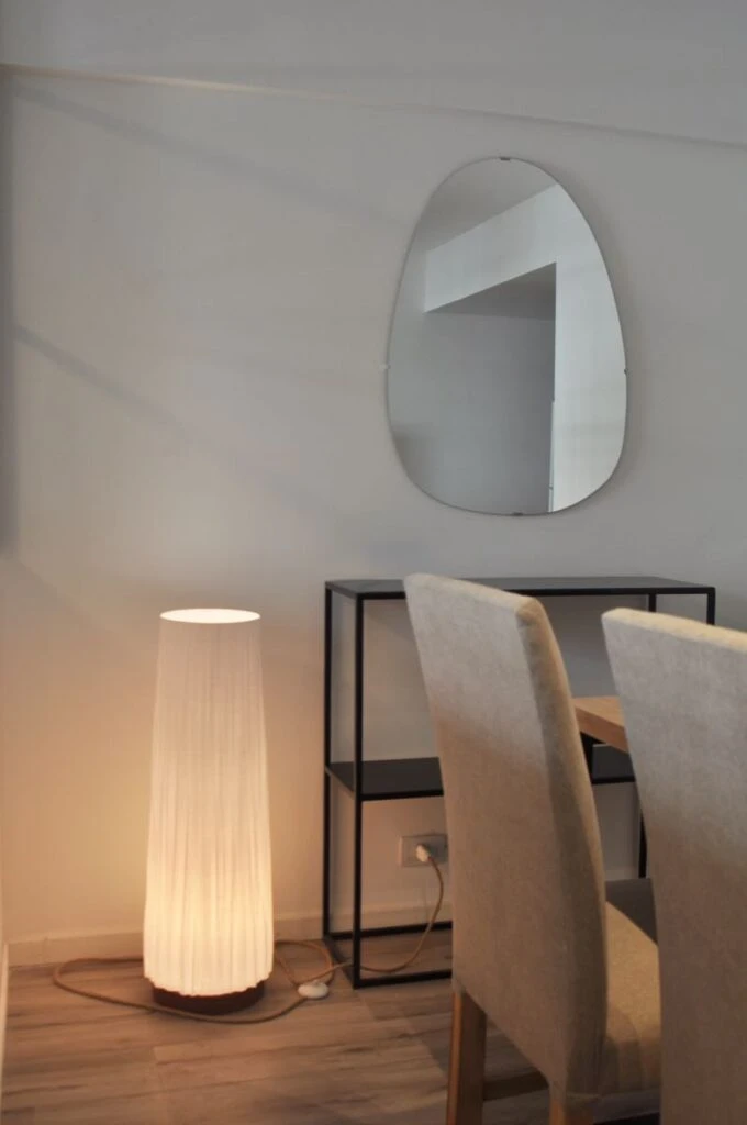 Las luminaria de Bilu son clave en el interiorismo del proyecto.