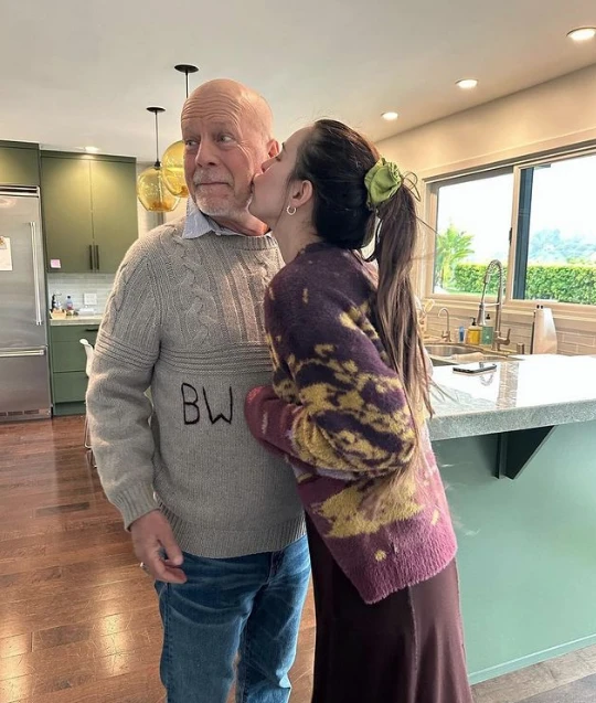 Bruce Willis vive rodeado de amor