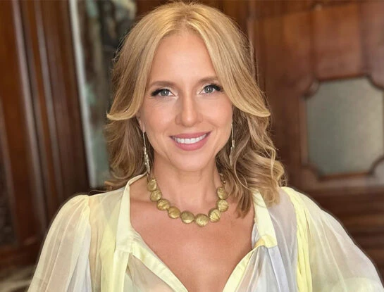 El look súper glamoroso de Carla Peterson en la presentación de "Terapia alternativa 2": llevó el color tendencia de la temporada