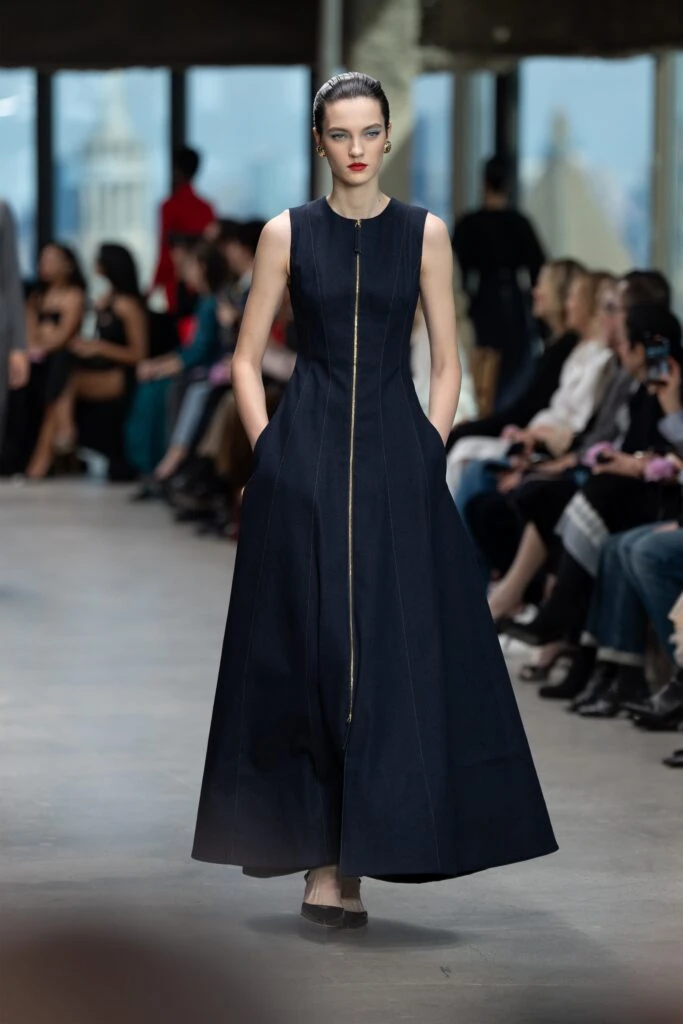 Elegancia en las Alturas: Carolina Herrera eleva la moda en la Semana de la Moda de Nueva York