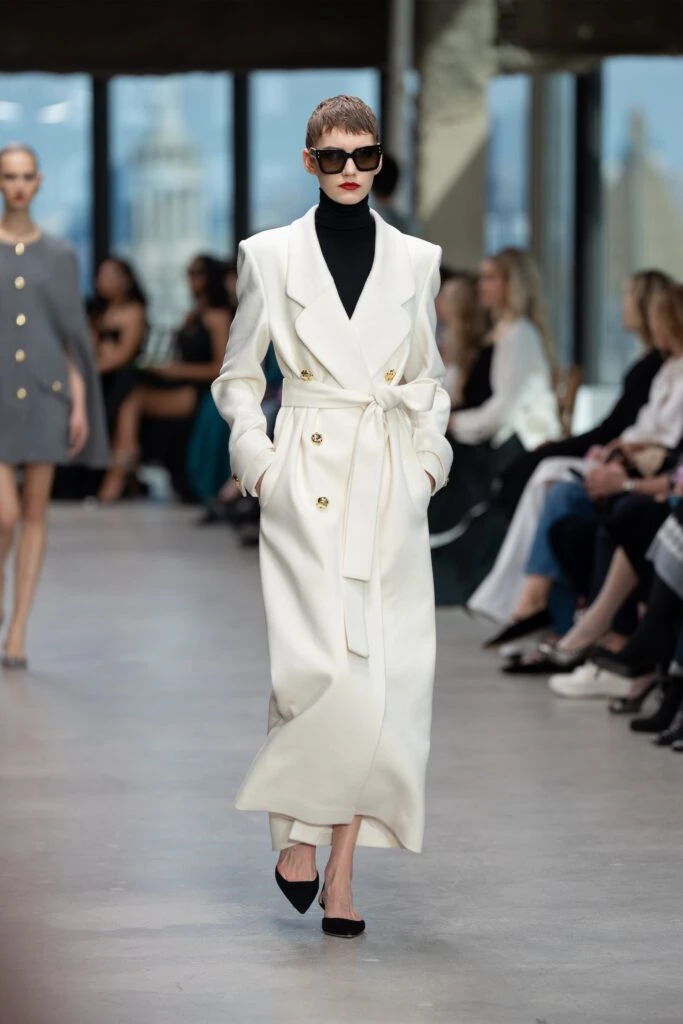 Elegancia en las Alturas: Carolina Herrera eleva la moda en la Semana de la Moda de Nueva York