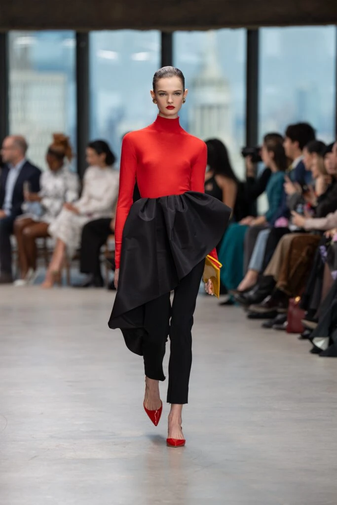 Elegancia en las Alturas: Carolina Herrera eleva la moda en la Semana de la Moda de Nueva York