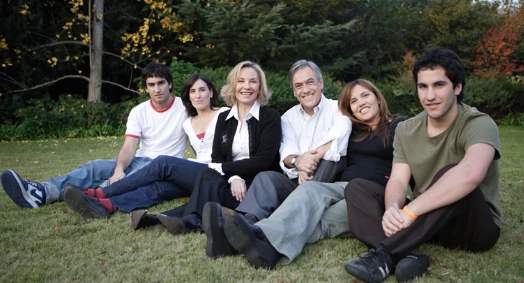 Sebastián Piñera con su mujer y sus hijos