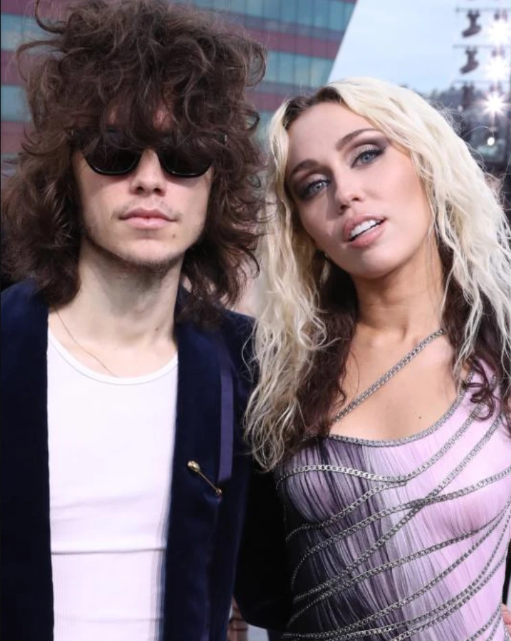 Quién es Maxx Morando, el músico con ascendencia peruana que logró conquistar a Miley Cyrus