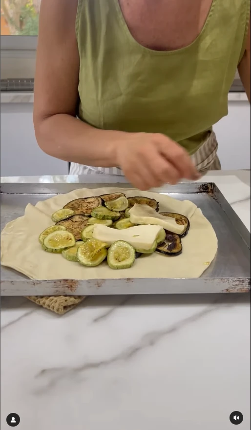 Tarta de vegetales asados con queso cremoso, por Jimena Monteverde.