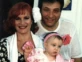Lucía Galán y Alberto Hazán, con su hija Rocío, circa 1997. Foto FB