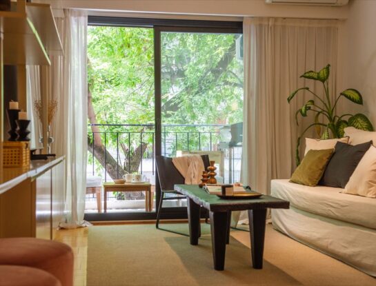 Este departamento chico plantea una buena integración de los espacios