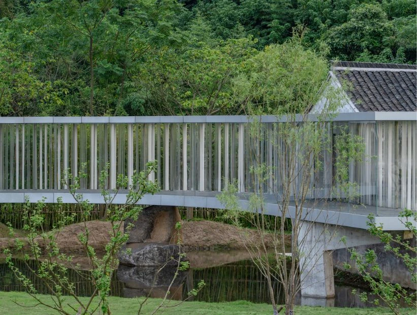 Para enamorarse: así se diseñó una imponente casa de té frente a un lago