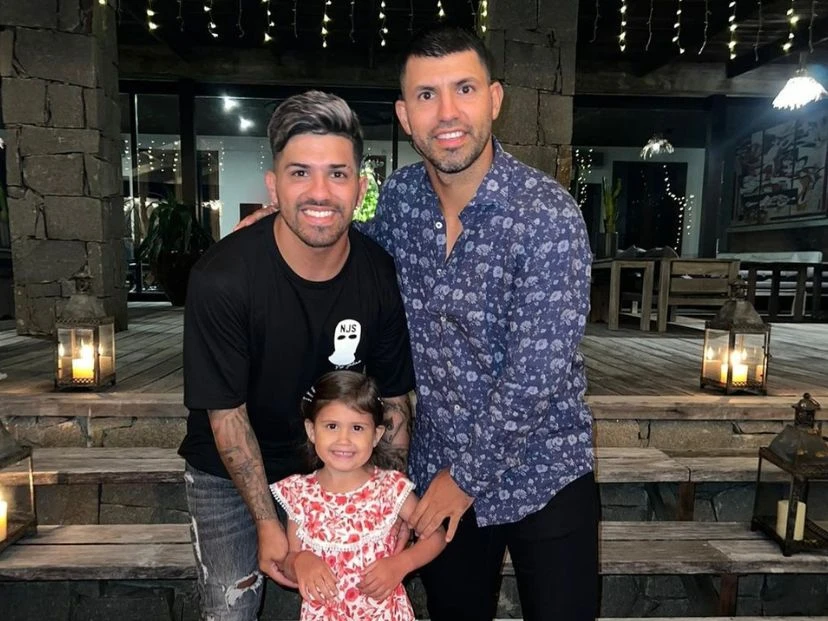 "Mafia y secuestro": acusaciones cruzadas en el clan del Kun Agüero foto: ig