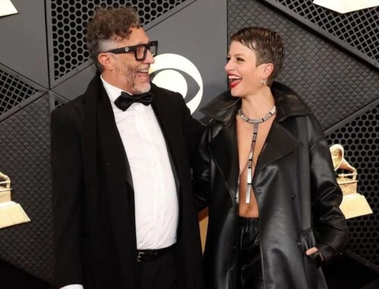 Quien es Eugenia Kolodziej, la pareja de Fito Páez que caminó junto a él en la red carpet de los Grammys 2024