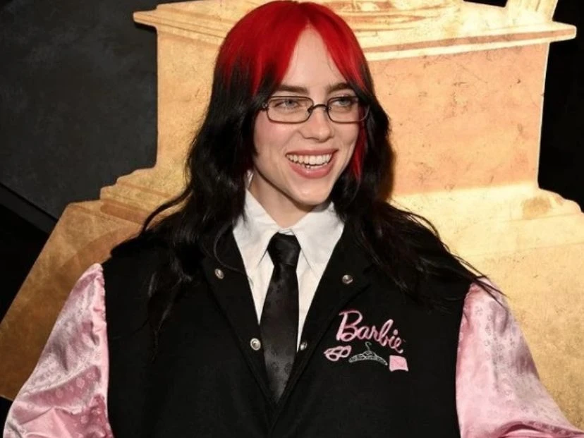 Billie Eilish llevó un look inspirando en una muñeca Barbie a los Grammys 2024 foto: ig