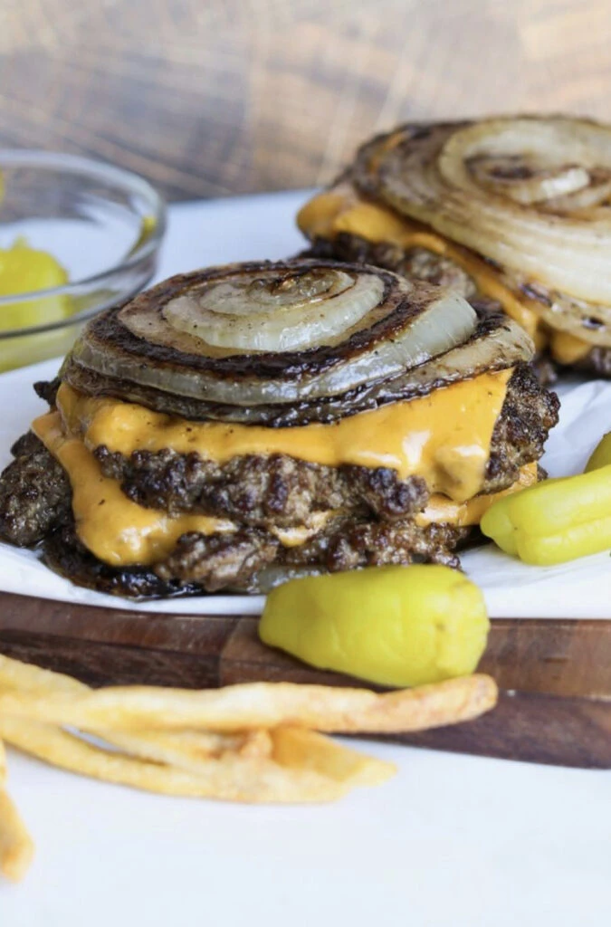 Esta es la receta de la hamburguesa viral de TikTok. Foto: Pinterest.