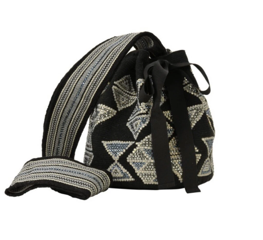 Este es el bolso artesanal que eligen Máxima y Ámbar. Foto: Instagram.