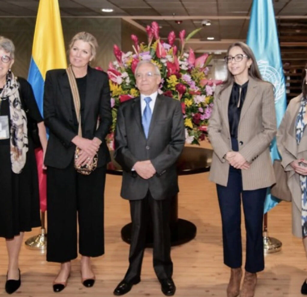 Este es el bolso artesanal que eligen Máxima y Ámbar. Foto: Instagram.