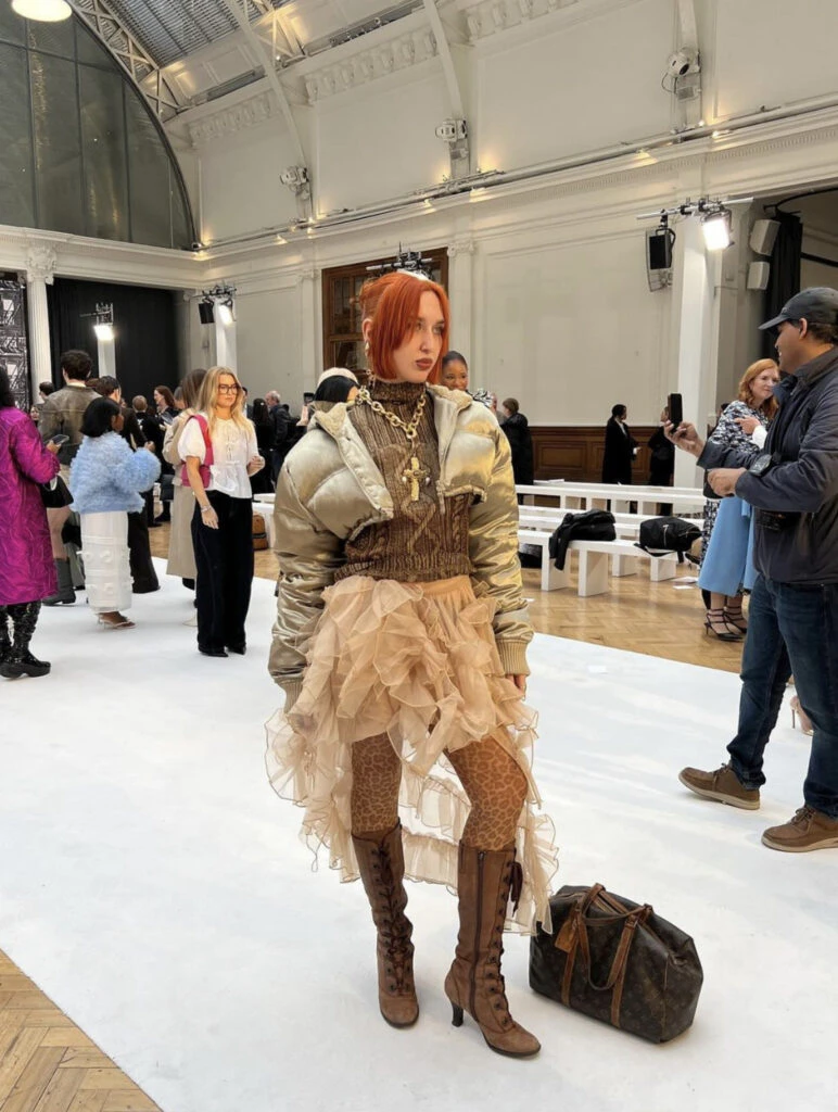 Estos son los mejores looks de street style del London Fashion Week. Foto: Instagram. 