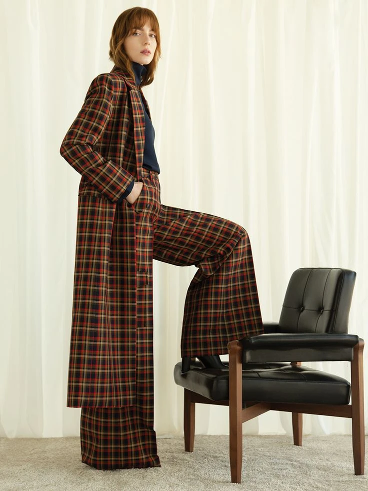 Guía de estilo: cómo usar el cuadrillé, el estampado que se impone este 2024