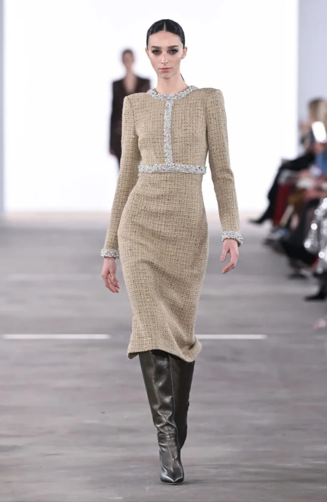 Badgley Mischka en la Semana de la Moda de NY: una oda a la femineidad en su colección otoño-invierno 2024